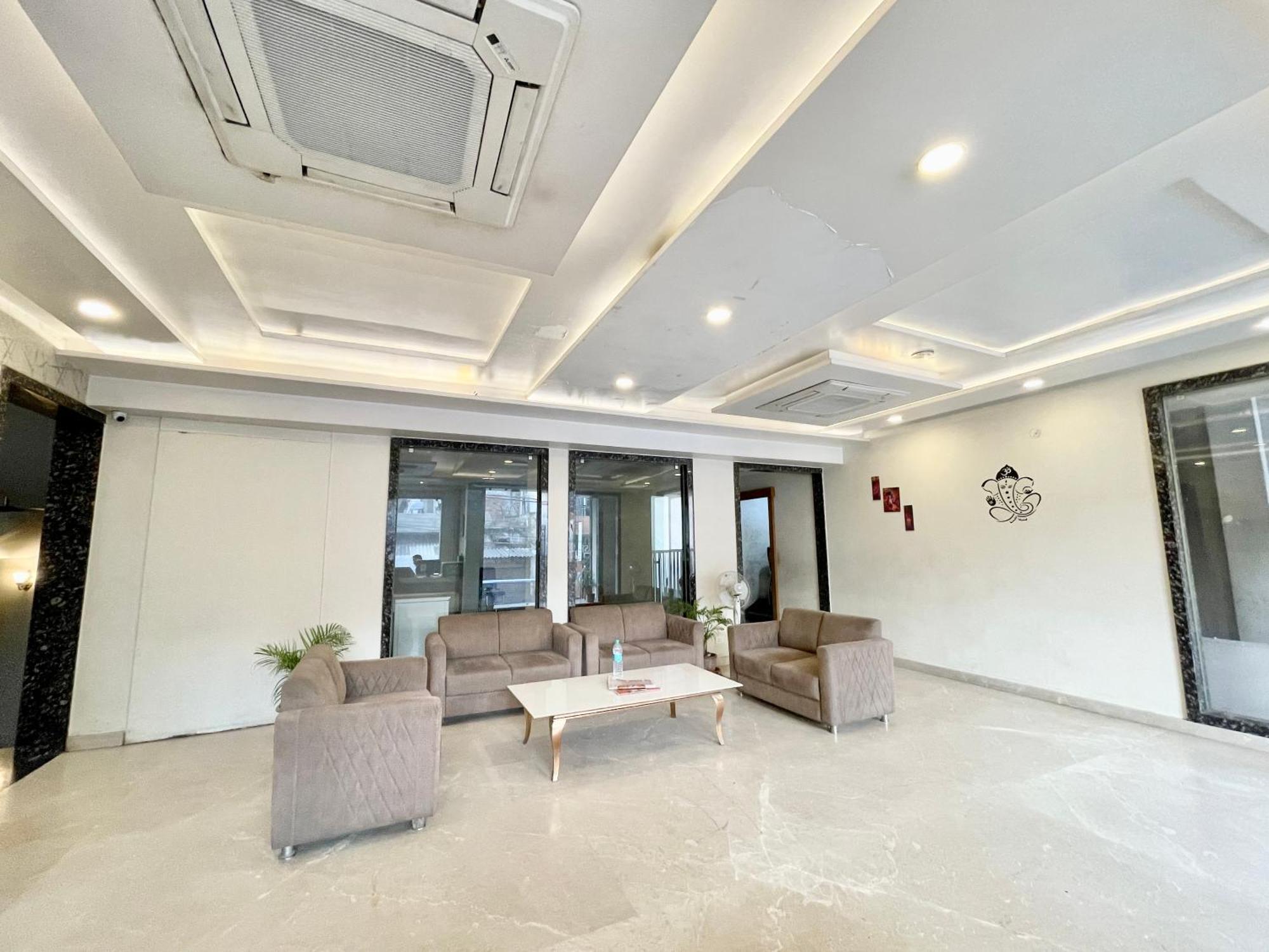 Hotel Rudraksh ! Varanasi !Fully-Air-Conditioned Hotel At Prime Location With Parking Availability, Near Kashi Vishwanath Temple, And Ganga Ghat 2 Eksteriør billede