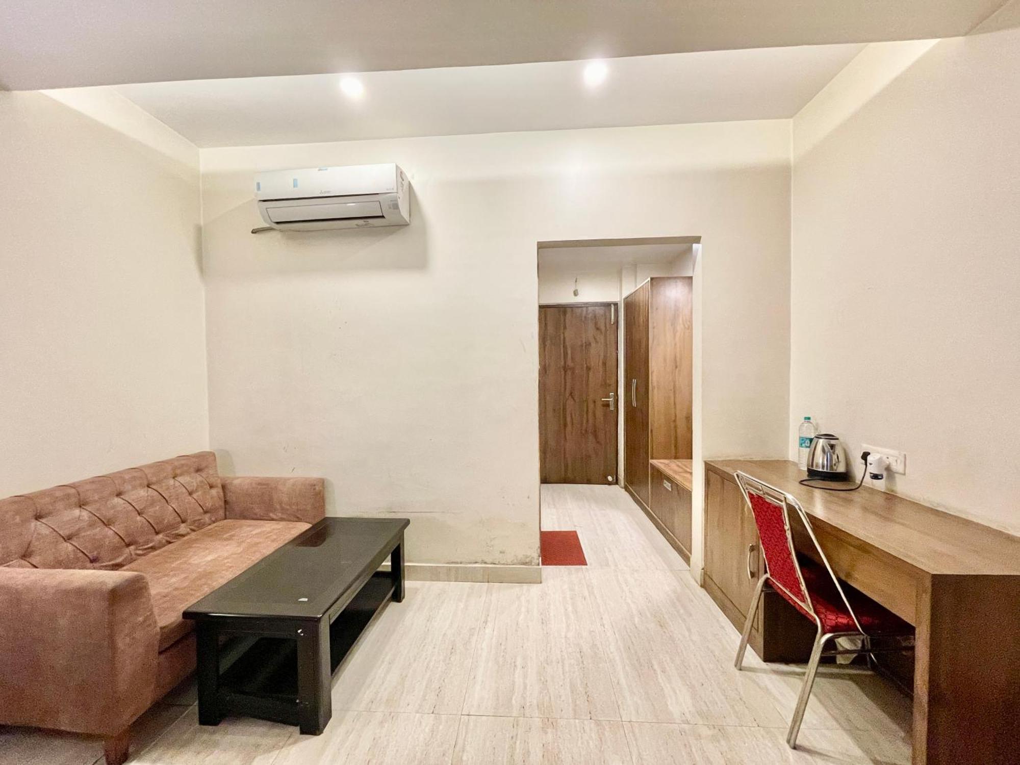 Hotel Rudraksh ! Varanasi !Fully-Air-Conditioned Hotel At Prime Location With Parking Availability, Near Kashi Vishwanath Temple, And Ganga Ghat 2 Eksteriør billede