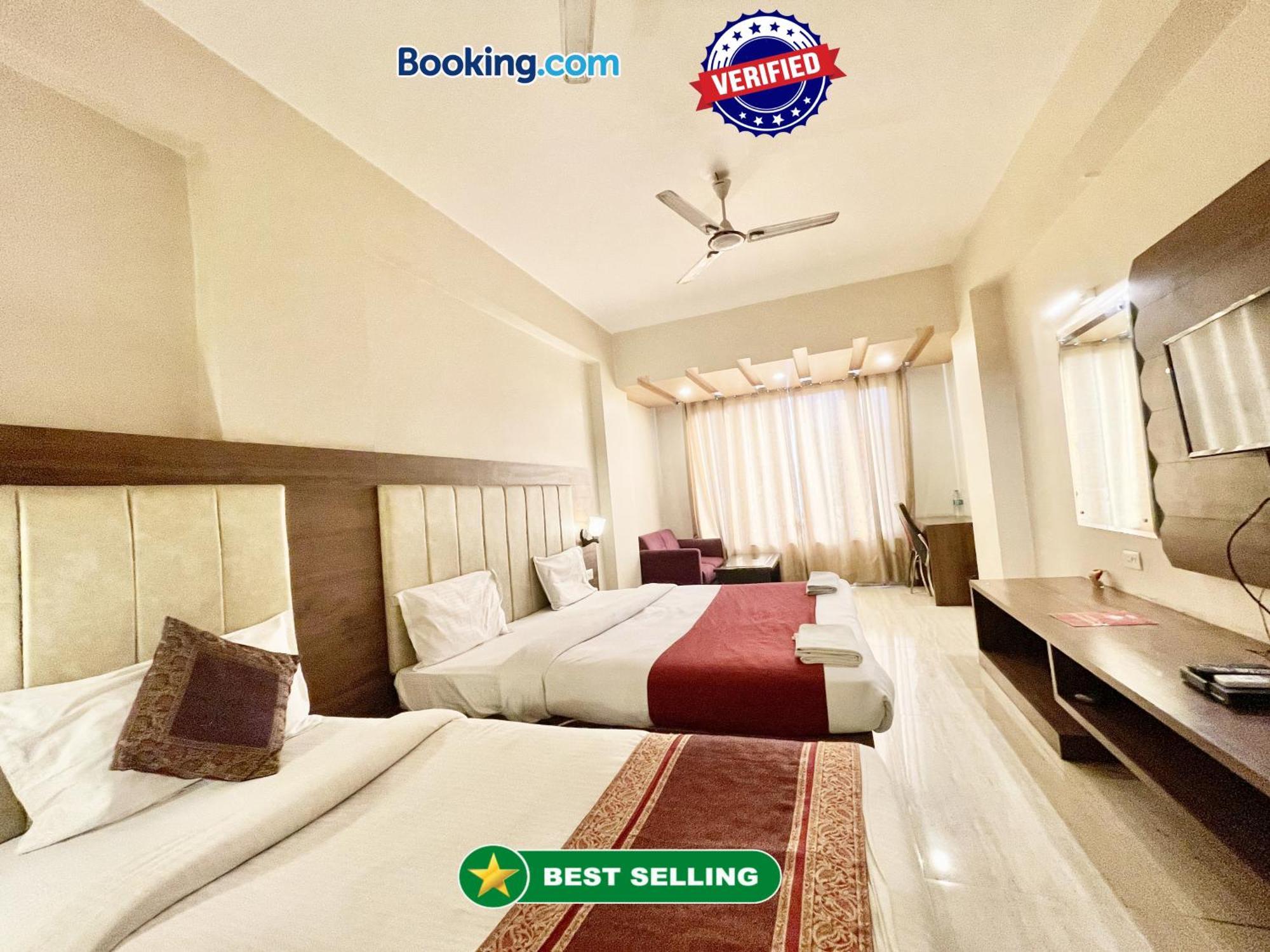 Hotel Rudraksh ! Varanasi !Fully-Air-Conditioned Hotel At Prime Location With Parking Availability, Near Kashi Vishwanath Temple, And Ganga Ghat 2 Eksteriør billede