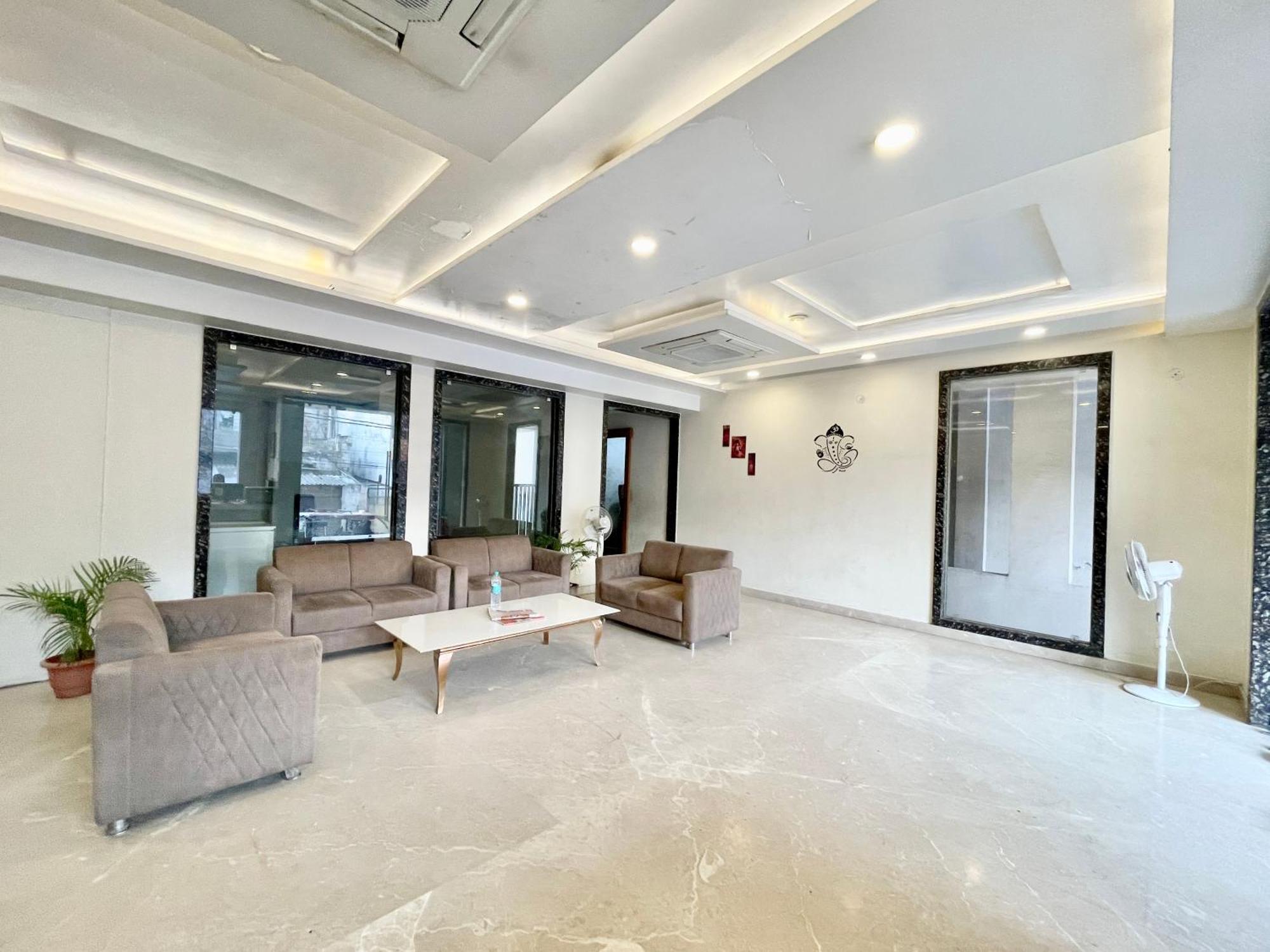 Hotel Rudraksh ! Varanasi !Fully-Air-Conditioned Hotel At Prime Location With Parking Availability, Near Kashi Vishwanath Temple, And Ganga Ghat 2 Eksteriør billede