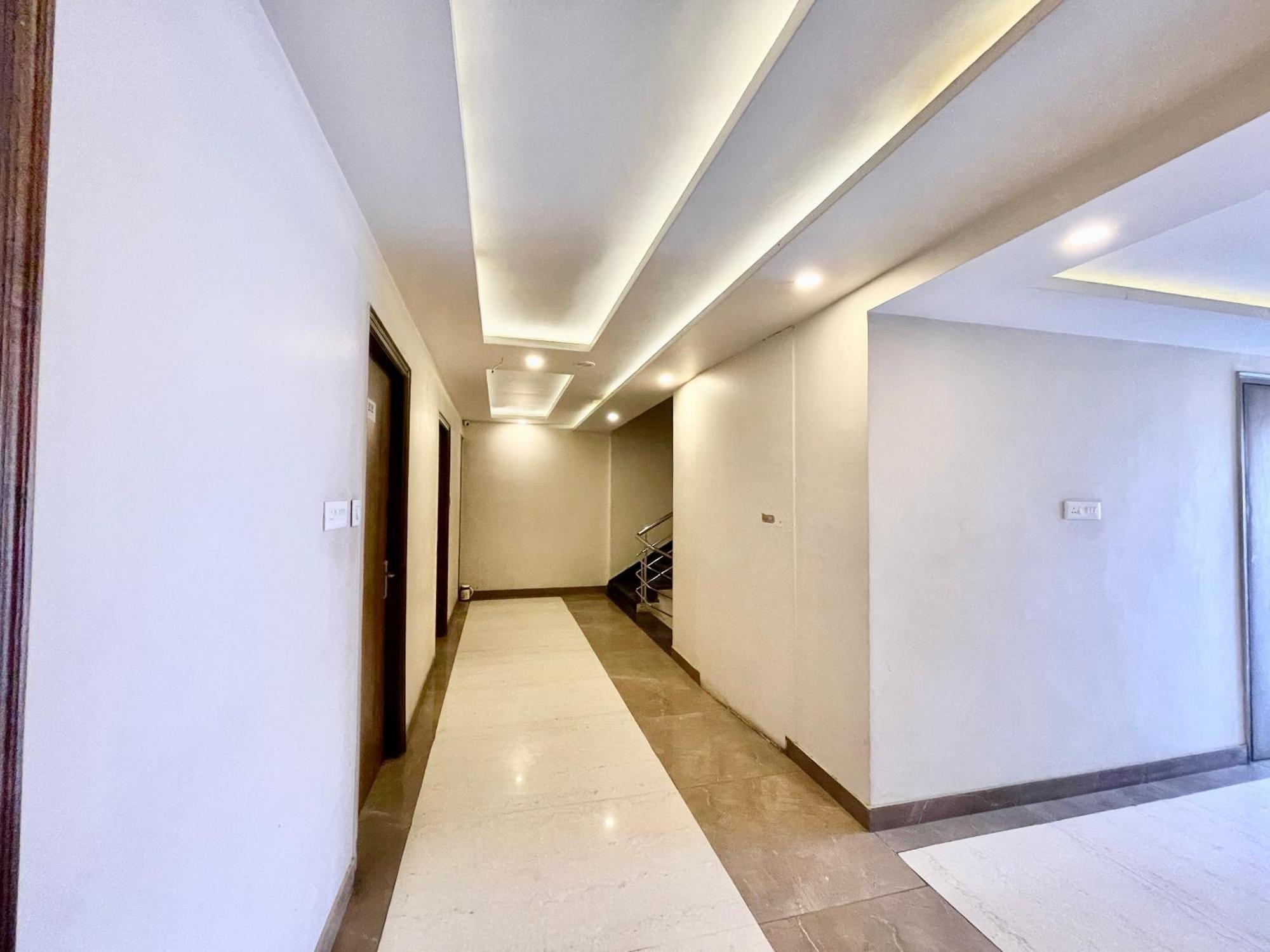 Hotel Rudraksh ! Varanasi !Fully-Air-Conditioned Hotel At Prime Location With Parking Availability, Near Kashi Vishwanath Temple, And Ganga Ghat 2 Eksteriør billede