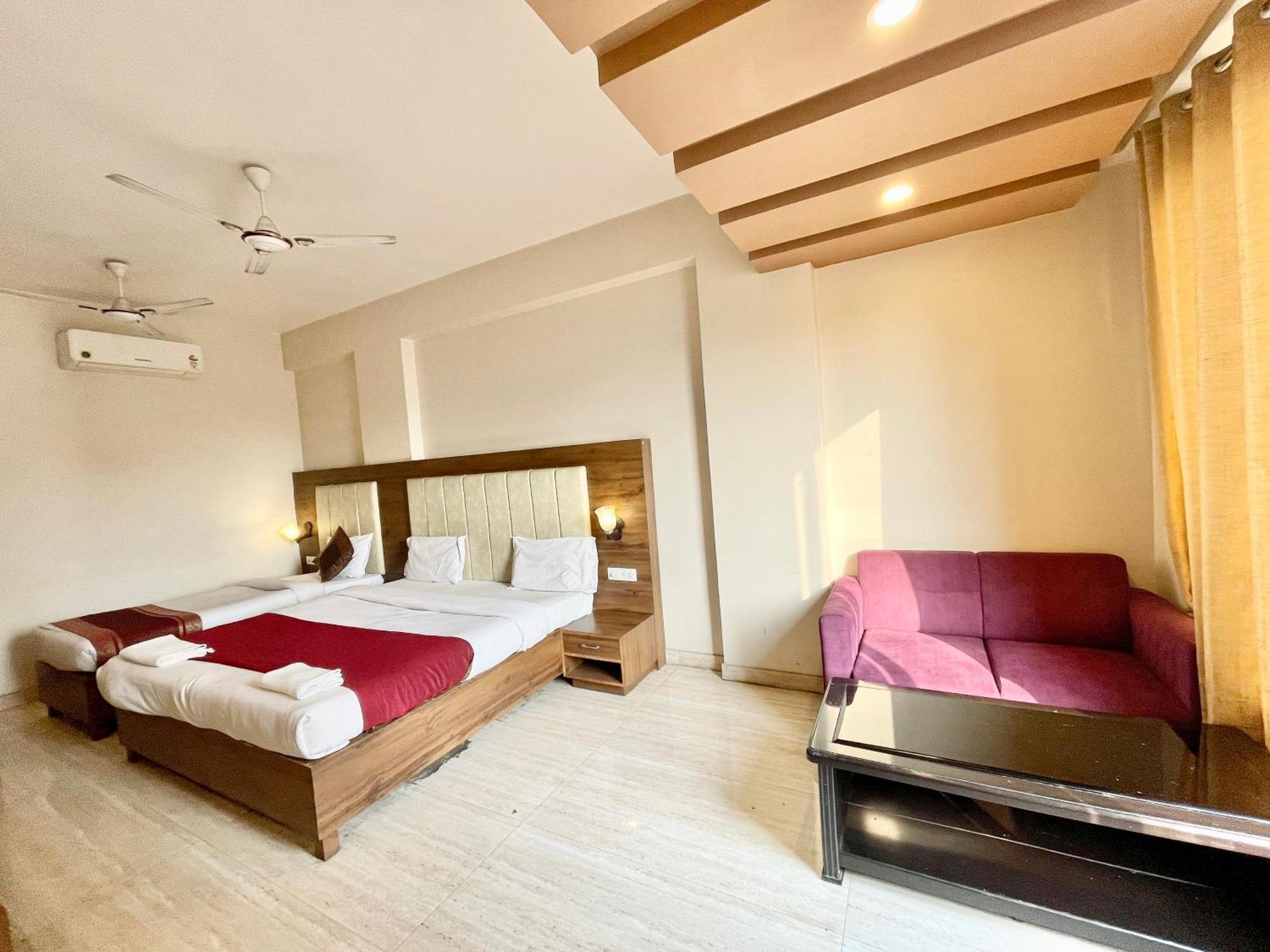 Hotel Rudraksh ! Varanasi !Fully-Air-Conditioned Hotel At Prime Location With Parking Availability, Near Kashi Vishwanath Temple, And Ganga Ghat 2 Eksteriør billede