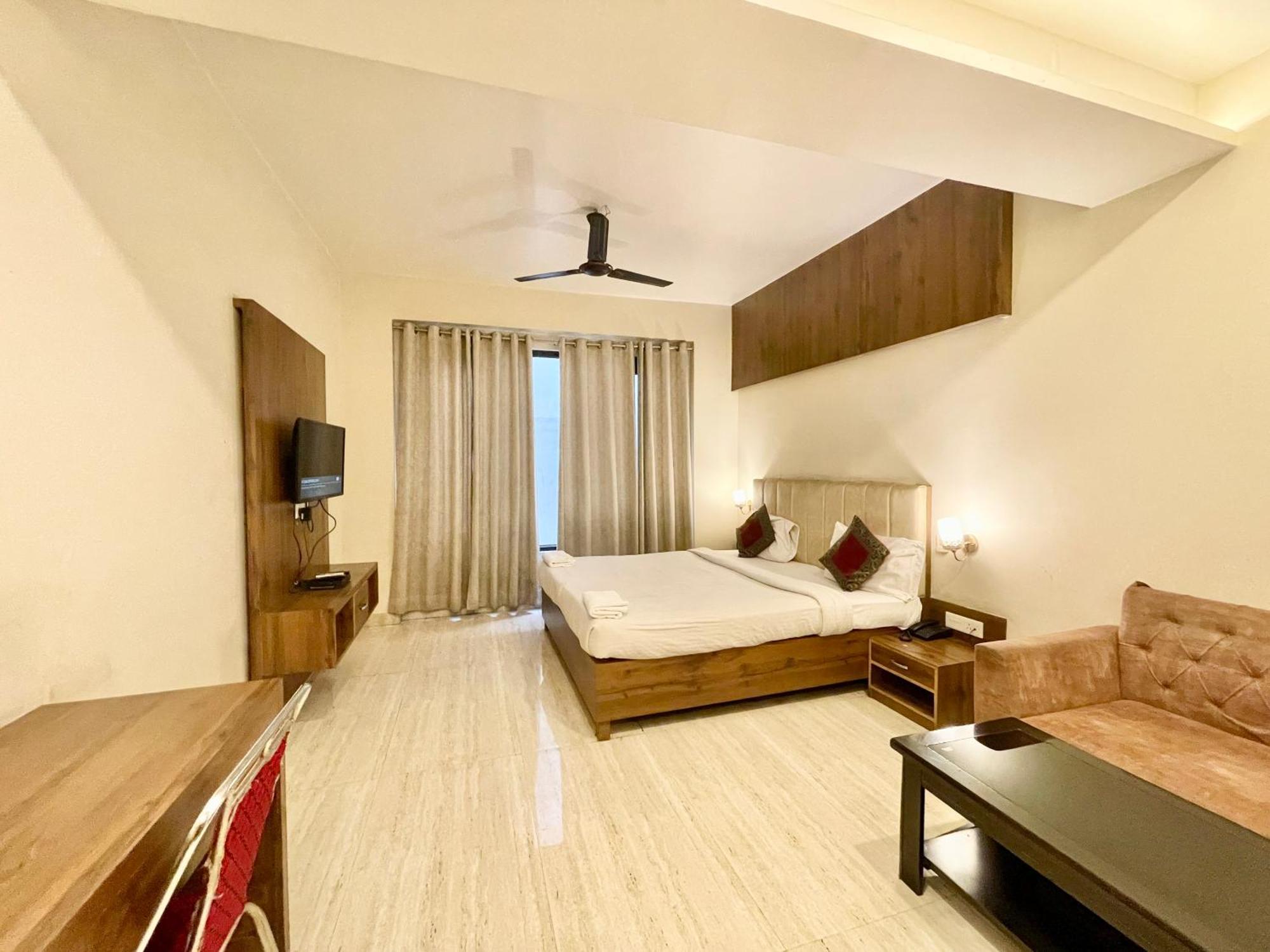 Hotel Rudraksh ! Varanasi !Fully-Air-Conditioned Hotel At Prime Location With Parking Availability, Near Kashi Vishwanath Temple, And Ganga Ghat 2 Eksteriør billede