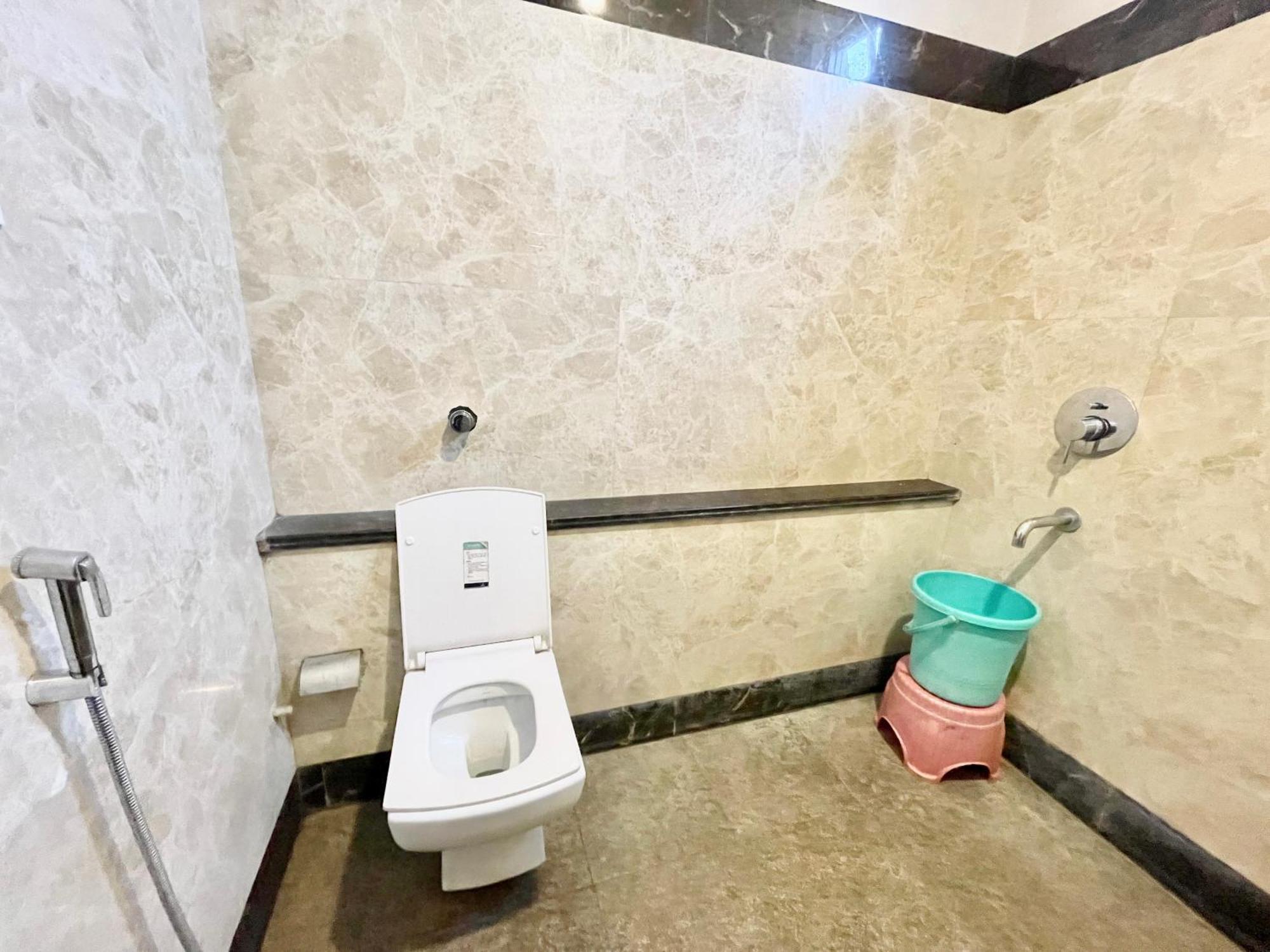 Hotel Rudraksh ! Varanasi !Fully-Air-Conditioned Hotel At Prime Location With Parking Availability, Near Kashi Vishwanath Temple, And Ganga Ghat 2 Eksteriør billede