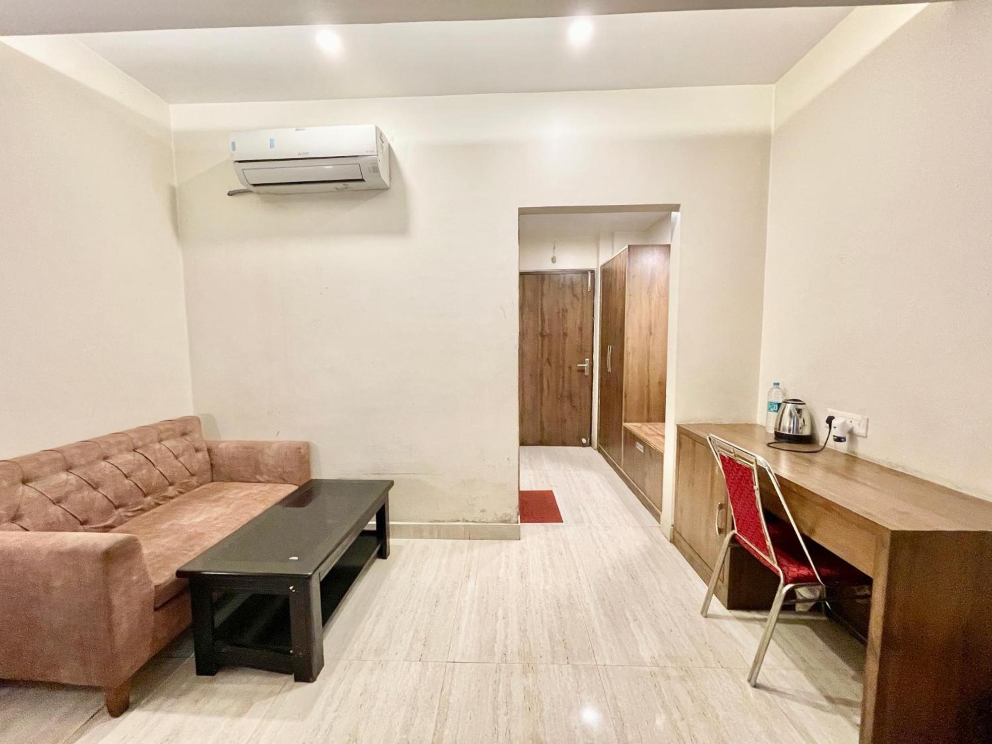Hotel Rudraksh ! Varanasi !Fully-Air-Conditioned Hotel At Prime Location With Parking Availability, Near Kashi Vishwanath Temple, And Ganga Ghat 2 Eksteriør billede