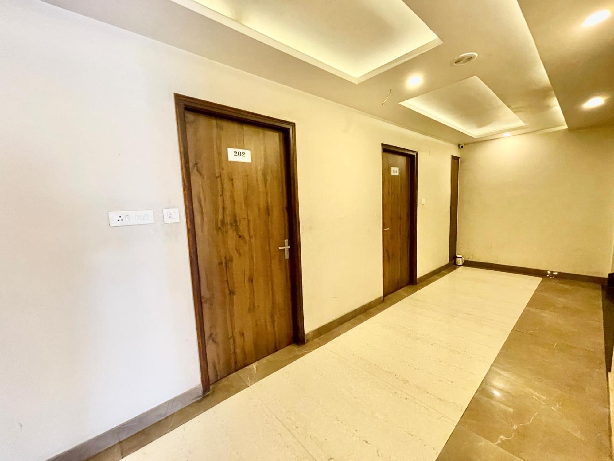 Hotel Rudraksh ! Varanasi !Fully-Air-Conditioned Hotel At Prime Location With Parking Availability, Near Kashi Vishwanath Temple, And Ganga Ghat 2 Eksteriør billede
