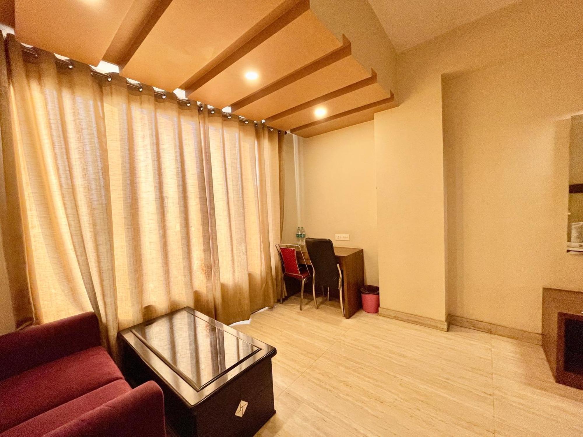 Hotel Rudraksh ! Varanasi !Fully-Air-Conditioned Hotel At Prime Location With Parking Availability, Near Kashi Vishwanath Temple, And Ganga Ghat 2 Eksteriør billede