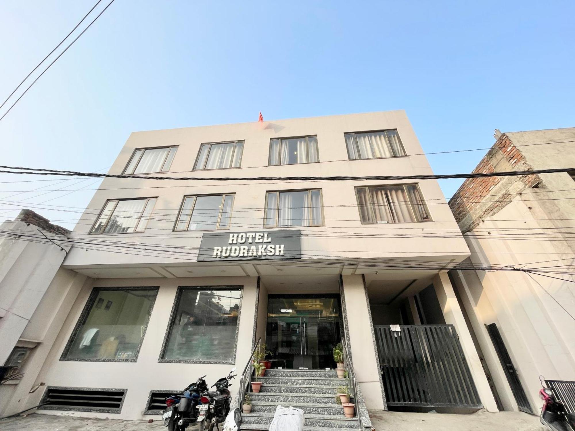 Hotel Rudraksh ! Varanasi !Fully-Air-Conditioned Hotel At Prime Location With Parking Availability, Near Kashi Vishwanath Temple, And Ganga Ghat 2 Eksteriør billede