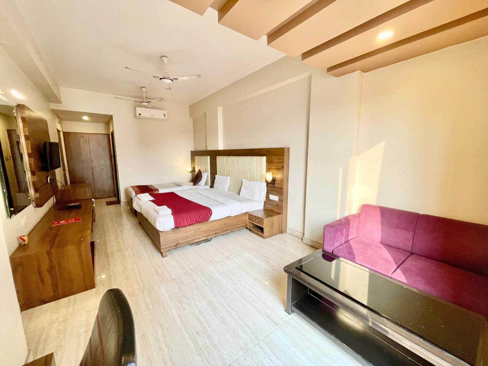 Hotel Rudraksh ! Varanasi !Fully-Air-Conditioned Hotel At Prime Location With Parking Availability, Near Kashi Vishwanath Temple, And Ganga Ghat 2 Eksteriør billede