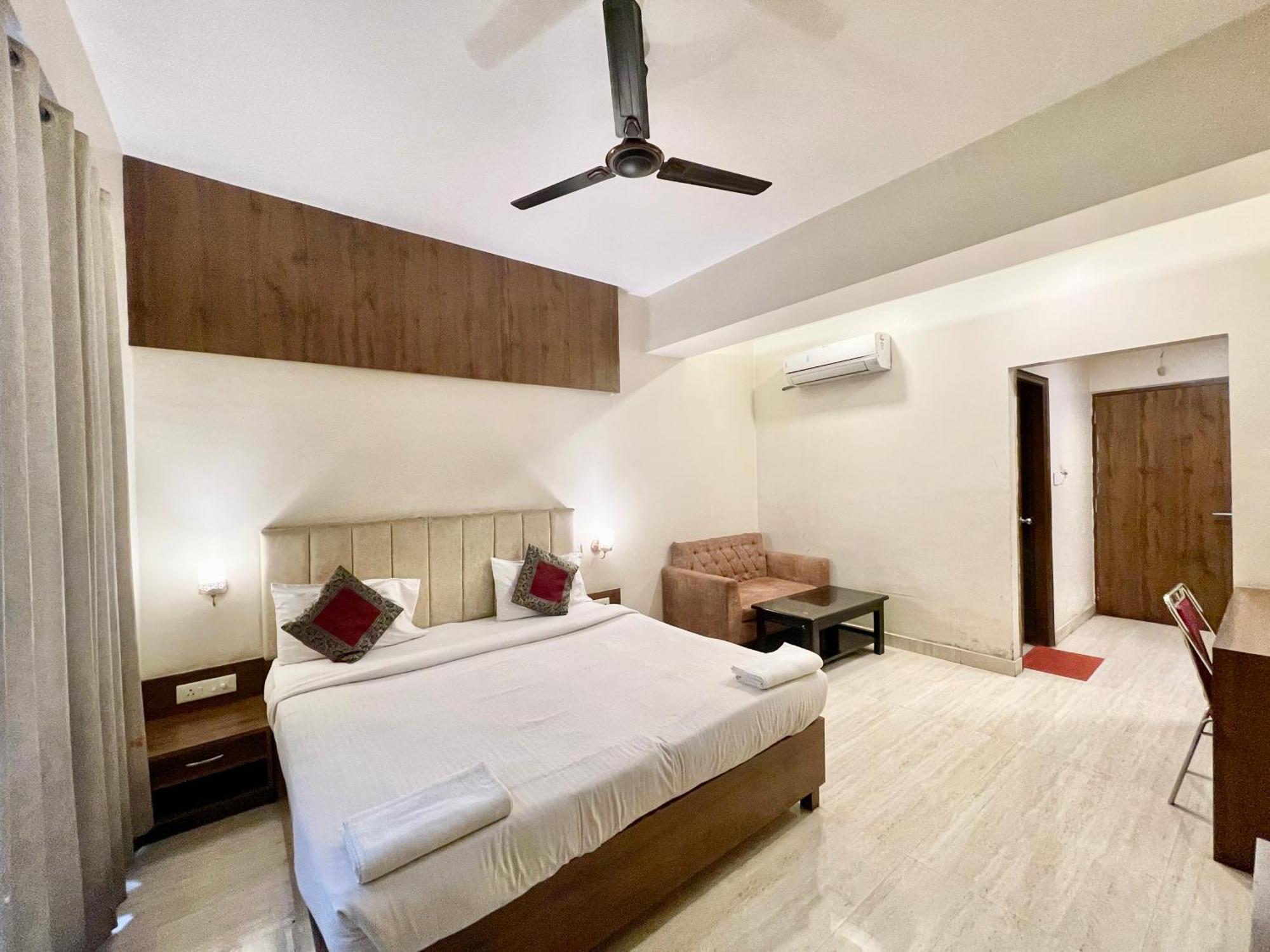 Hotel Rudraksh ! Varanasi !Fully-Air-Conditioned Hotel At Prime Location With Parking Availability, Near Kashi Vishwanath Temple, And Ganga Ghat 2 Eksteriør billede