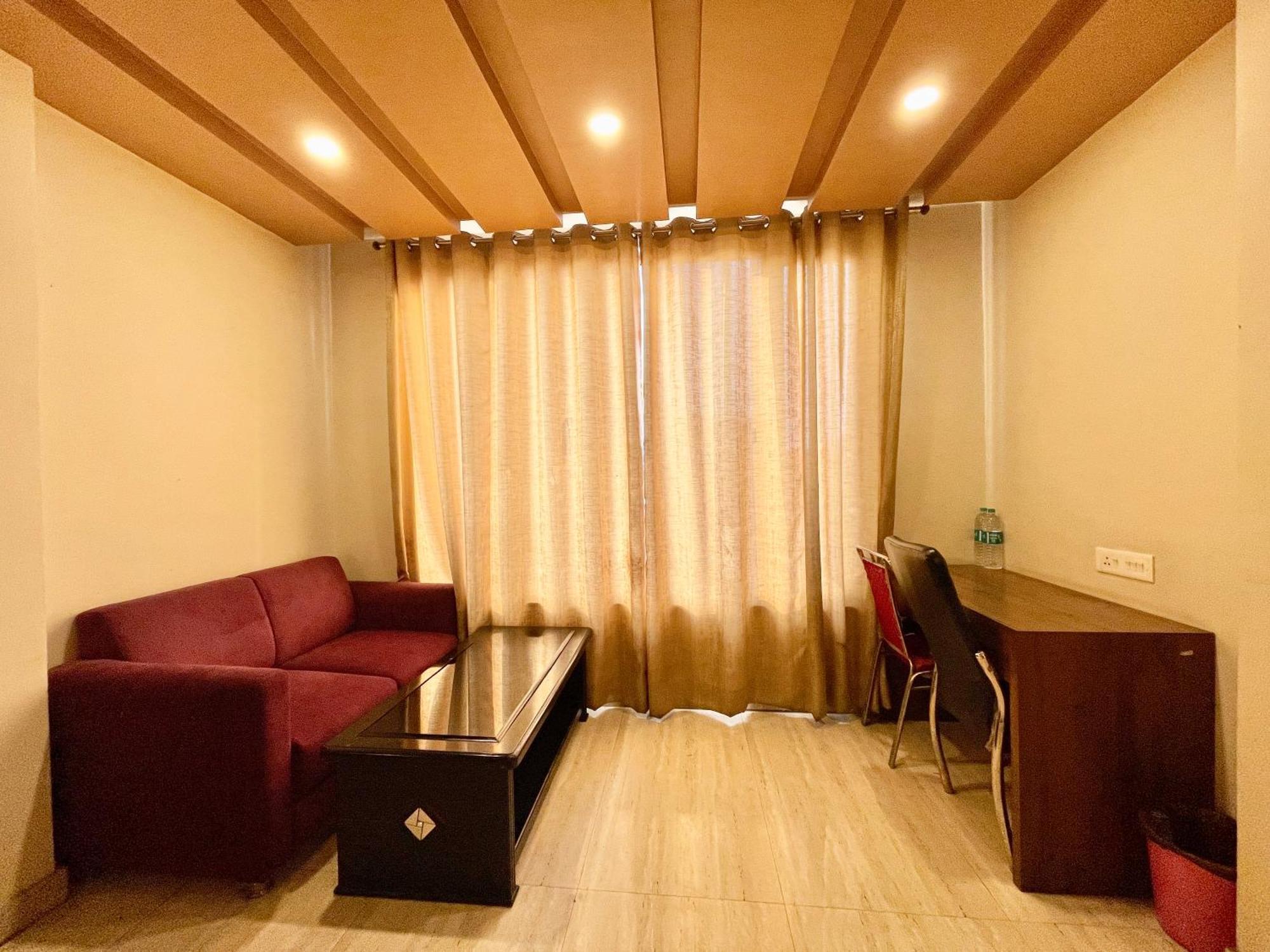 Hotel Rudraksh ! Varanasi !Fully-Air-Conditioned Hotel At Prime Location With Parking Availability, Near Kashi Vishwanath Temple, And Ganga Ghat 2 Eksteriør billede