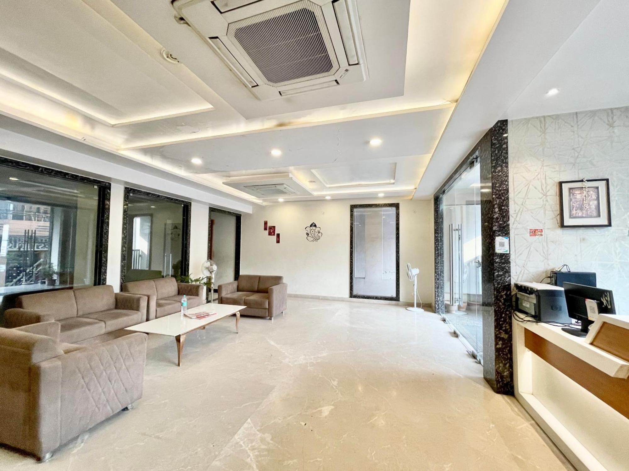 Hotel Rudraksh ! Varanasi !Fully-Air-Conditioned Hotel At Prime Location With Parking Availability, Near Kashi Vishwanath Temple, And Ganga Ghat 2 Eksteriør billede